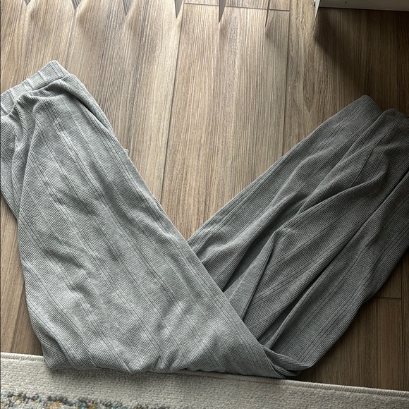 Gray Ribbed Lounge Set - Picture 2 of 4